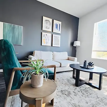 Spacious Getaway Ideal For Families, Couples, And Business Travelers